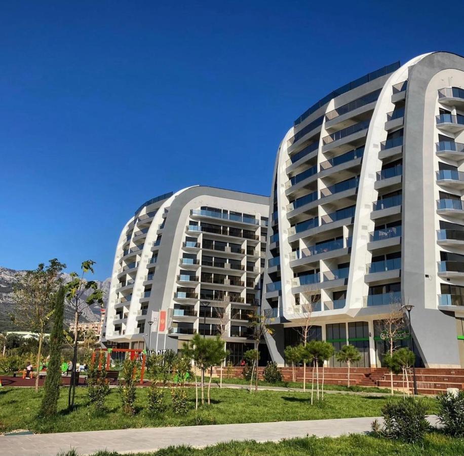 Suncoast Suites Bar Exterior photo