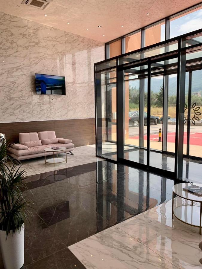 Suncoast Suites Bar Exterior photo